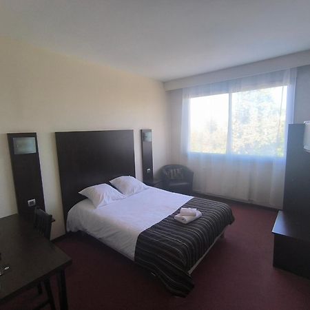 Adonis Lyon Est Hôtel Artys Saint-Priest-en-Jarez Exterior foto