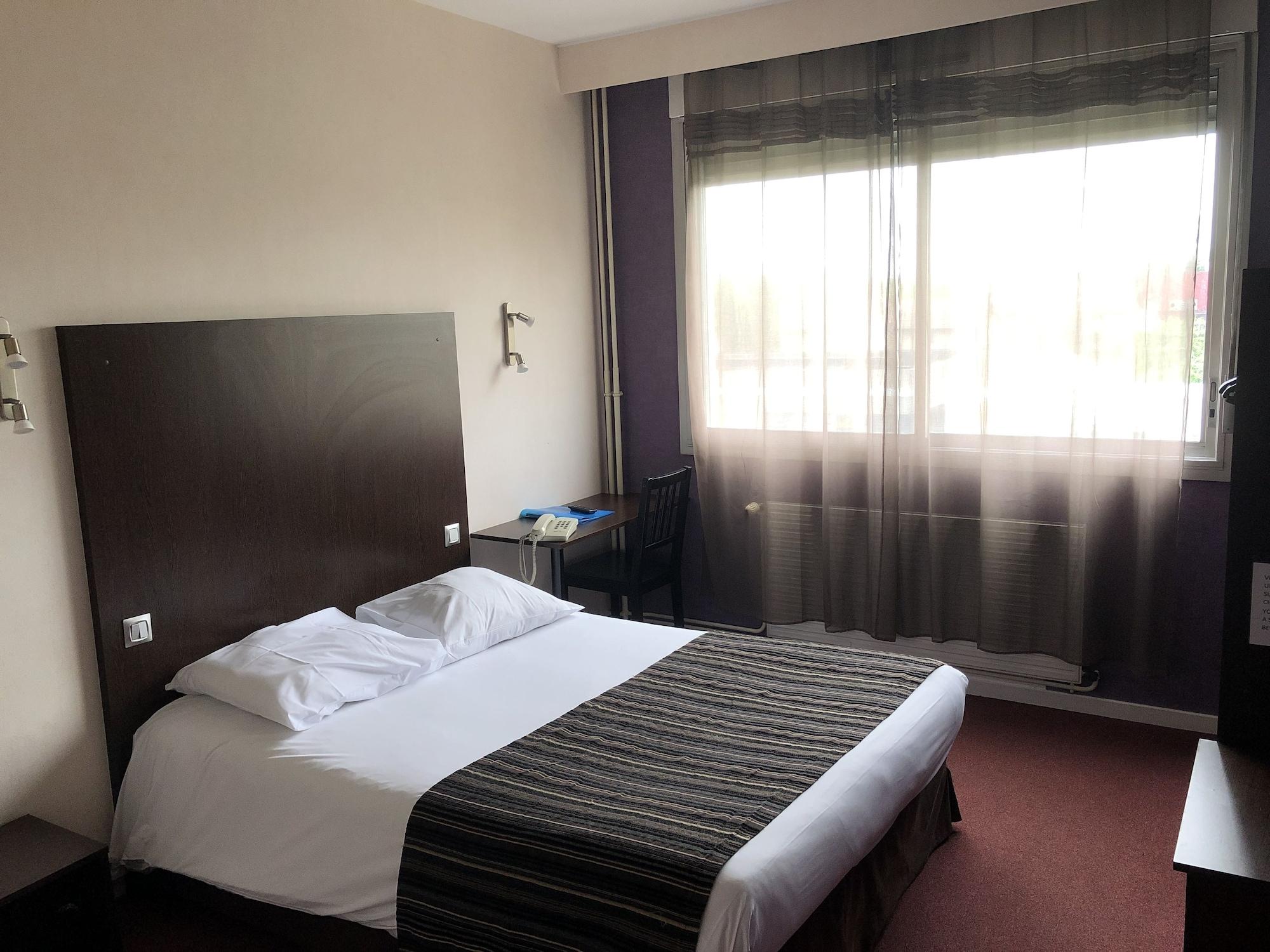 Adonis Lyon Est Hôtel Artys Saint-Priest-en-Jarez Exterior foto