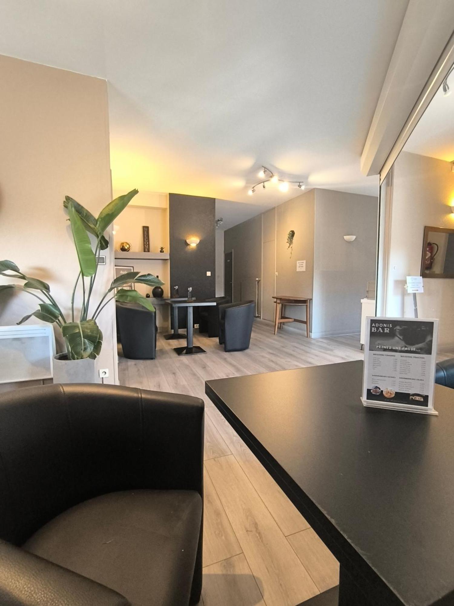 Adonis Lyon Est Hôtel Artys Saint-Priest-en-Jarez Exterior foto