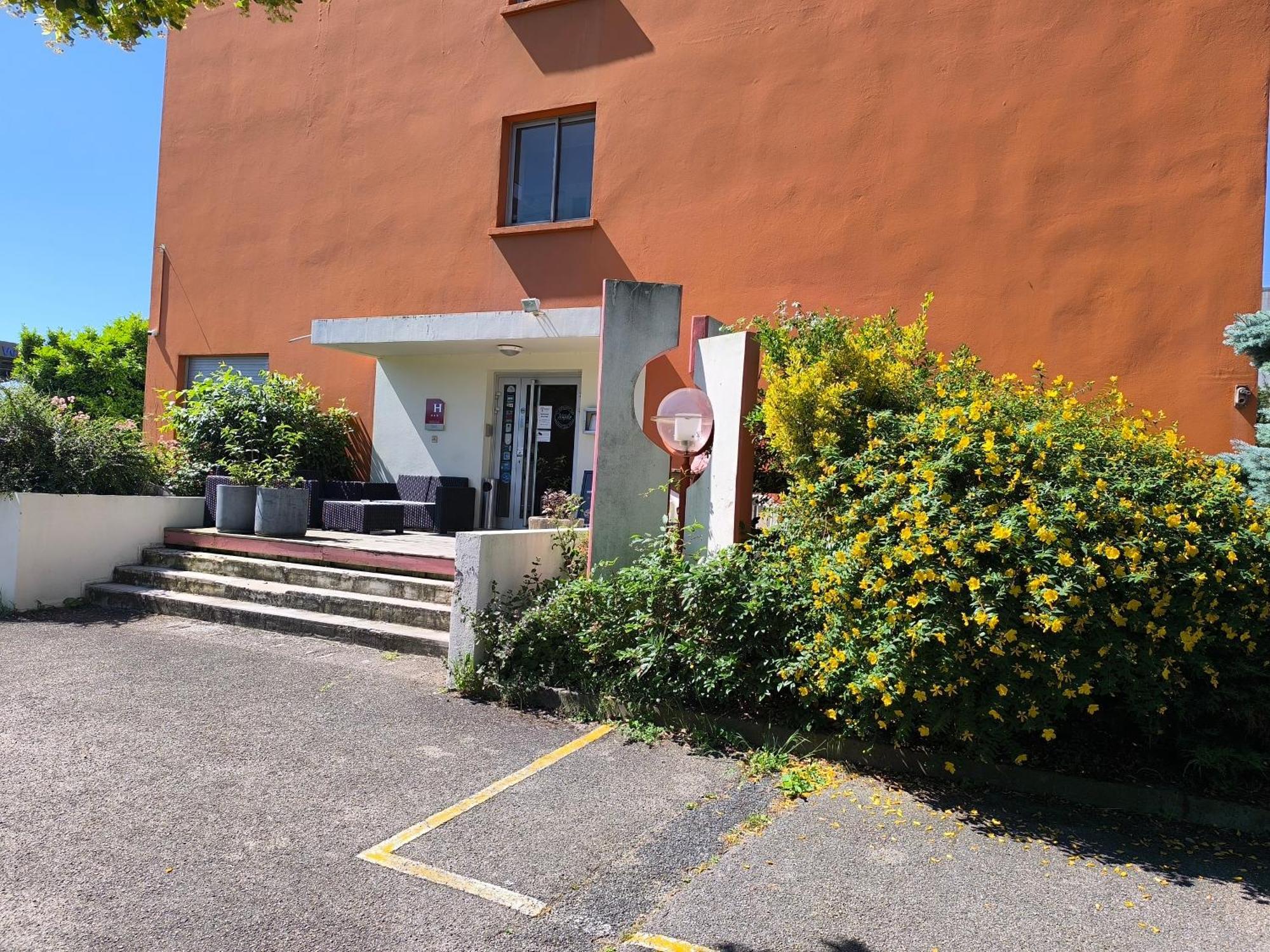 Adonis Lyon Est Hôtel Artys Saint-Priest-en-Jarez Exterior foto